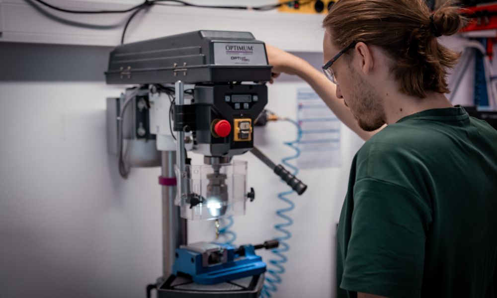 Bausteinmaschine mit Elektroantrieb