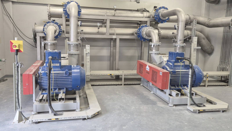 Gasfackel und Verdichterstation Kuwait