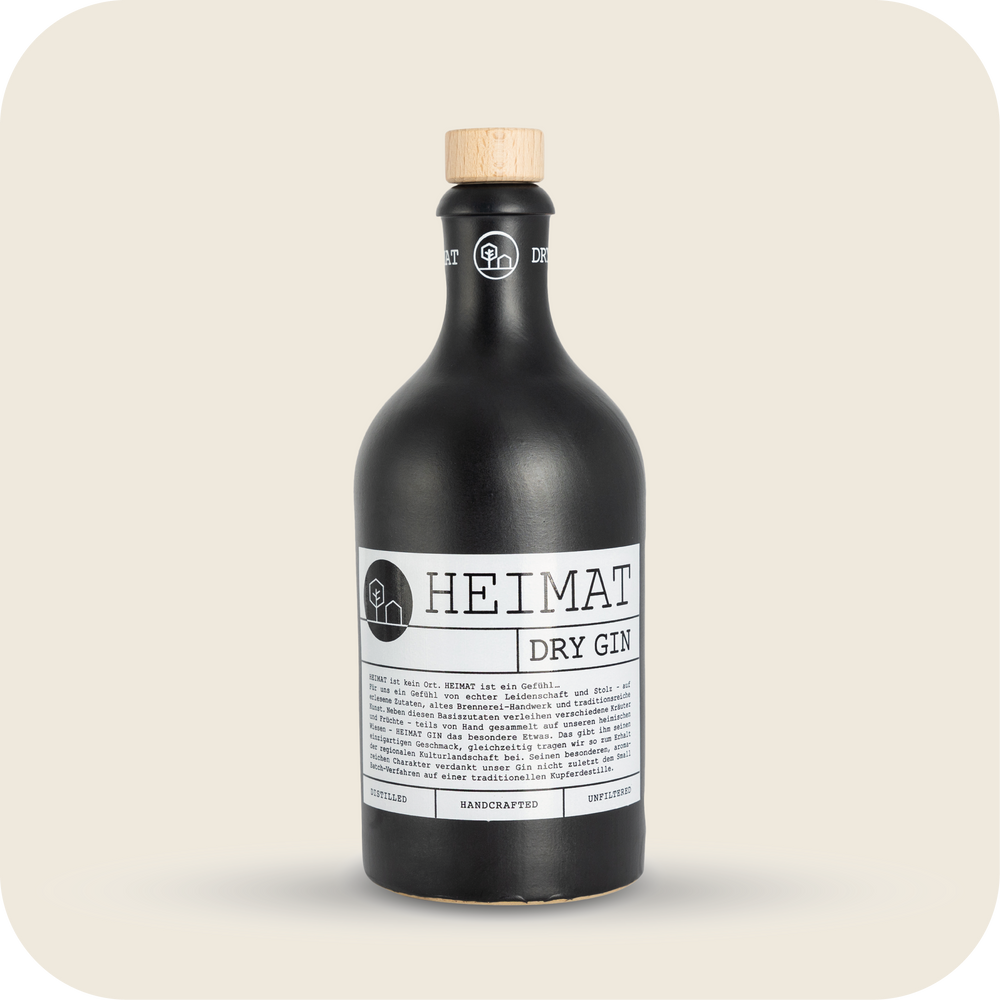 HEIMAT Dry Gin / RAMERO Rum Flaschen