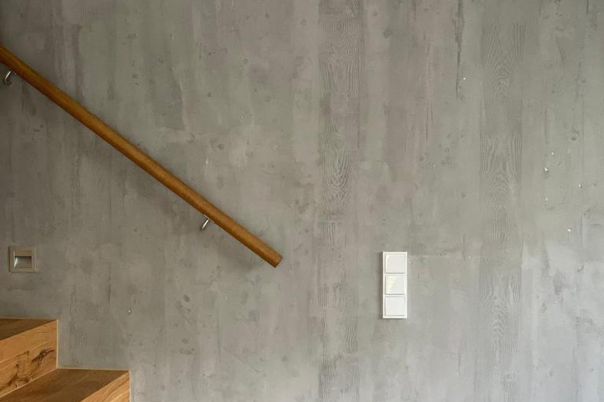 Treppenhaus mit Betonoptik