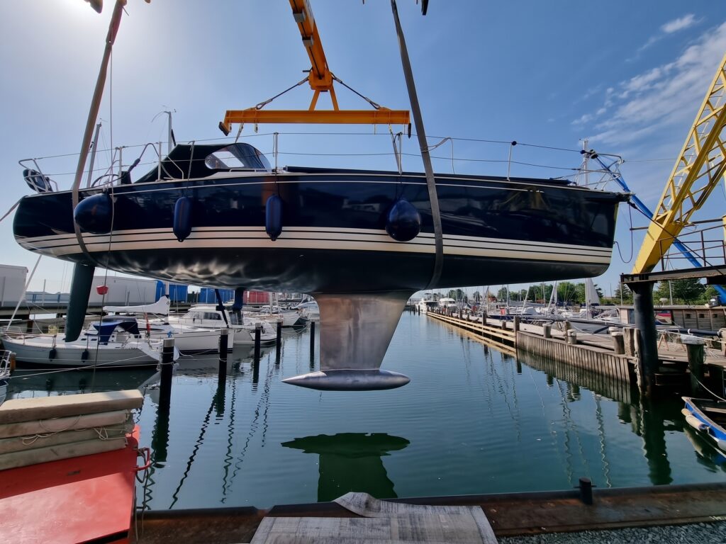 Yacht kranen in Kiel