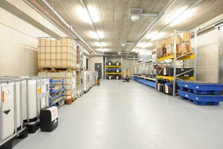 Arbeitsplatz Oberflächentechnik