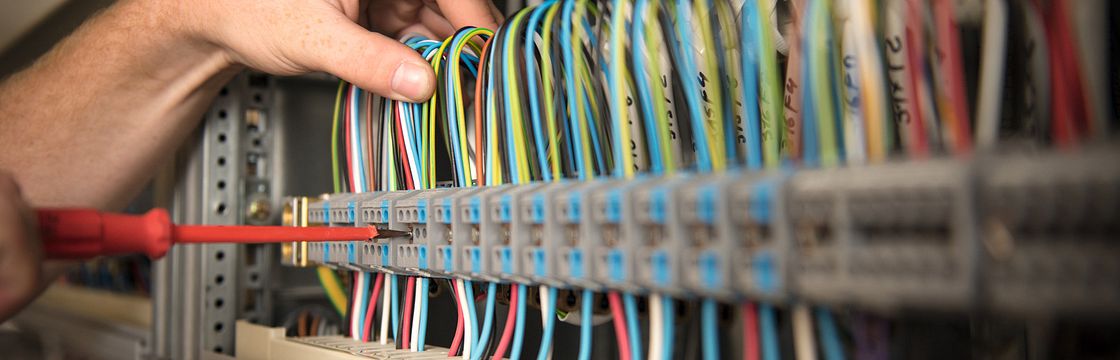 Netzwerk- und Elektroinstallation