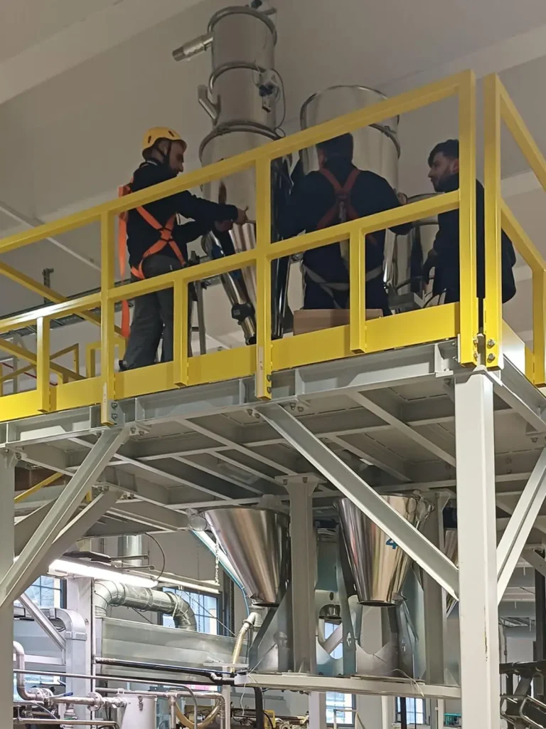 Schlüsselfertige Montage einer Industrieanlage