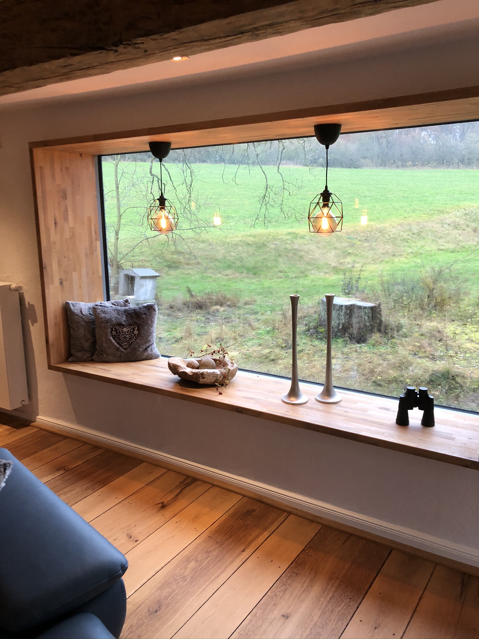 Holzfenster als Sitzfenster aus massivem Holz
