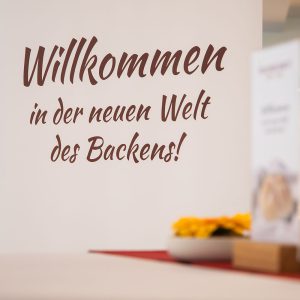 Roll-up 'Willkommen in der neuen Welt des Backens!'