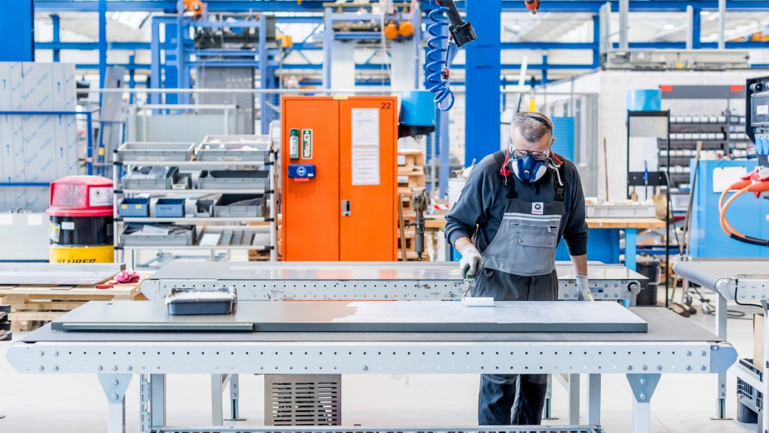 Schindler Techniker im Lager