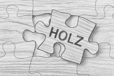 Holzbauteil mit Gravur