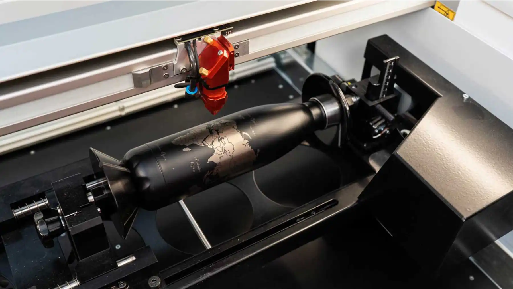 CO₂-Lasermaschine mit Rundgravurvorrichtung