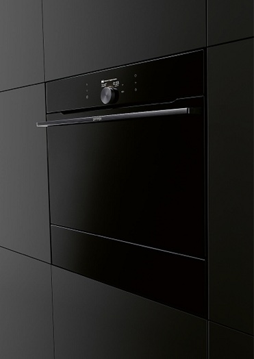 Backofen mit integriertem Display
