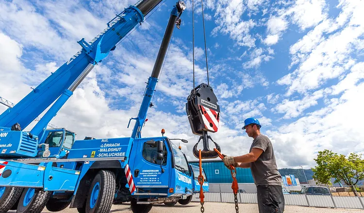 Niederflurplattform-LKW für Spezialtransporte