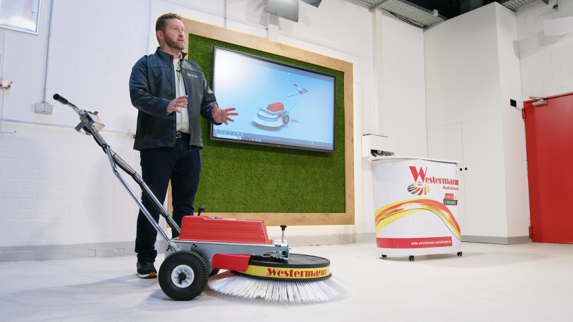 Showroom mit Maschinenvorführung