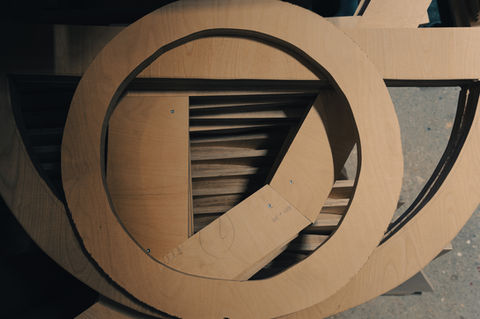 Geschnittene Holzringe: Materialien für den Fensterbau