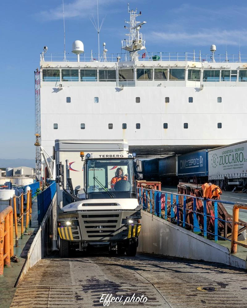 RT RoRo-Traktor (4x4)