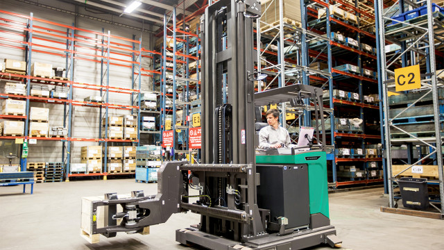 Mitsubishi ELEViA ES Schmalgangstapler
