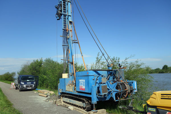 Kraftwerk Greifenstein, Rückstaudamm
