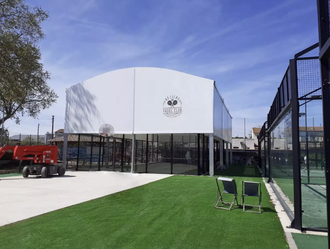 Projektbeispiele für Padel-Überdachungen
