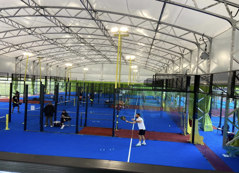 Überdachungssystem für Padelplätze