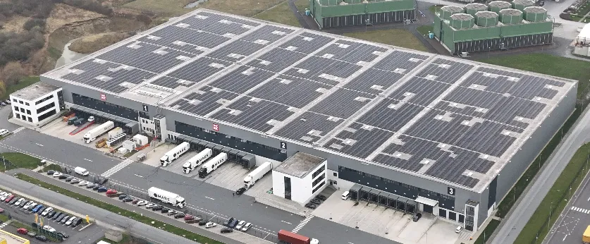 PV-Großanlage auf einem Hallendach