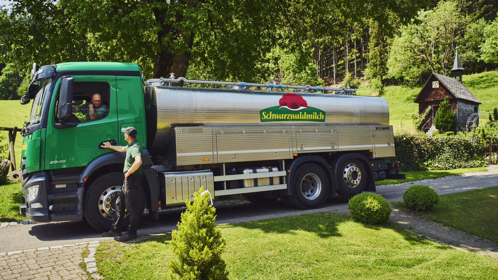 Milchsammelwagen bei den Erzeugerhöfen
