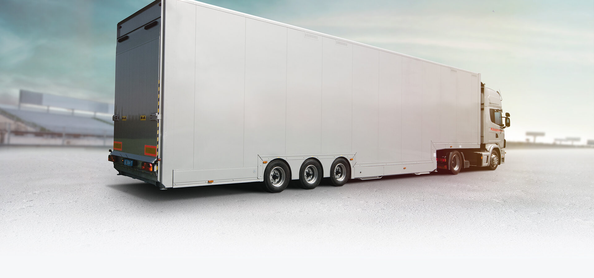 Geschlossener Fahrzeugtransporter (ecotrans)