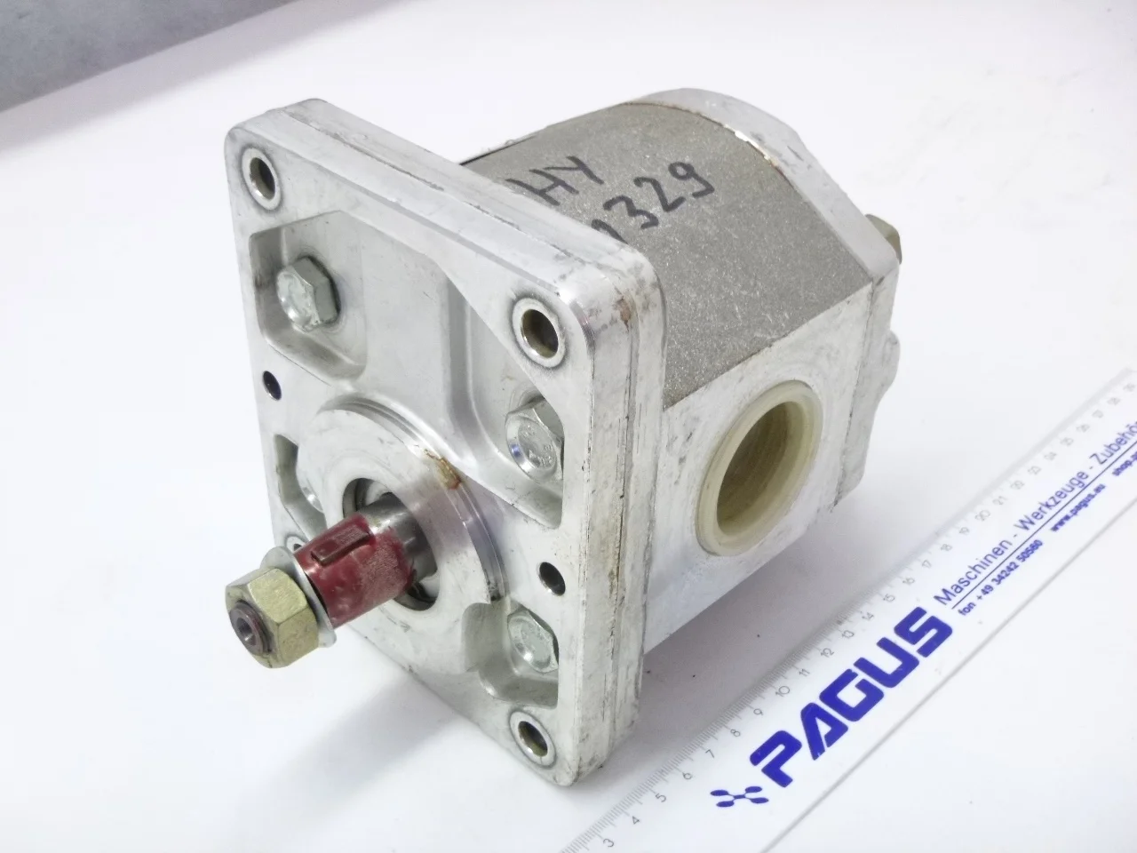Hydraulic components (pumps, valves, cylinders)