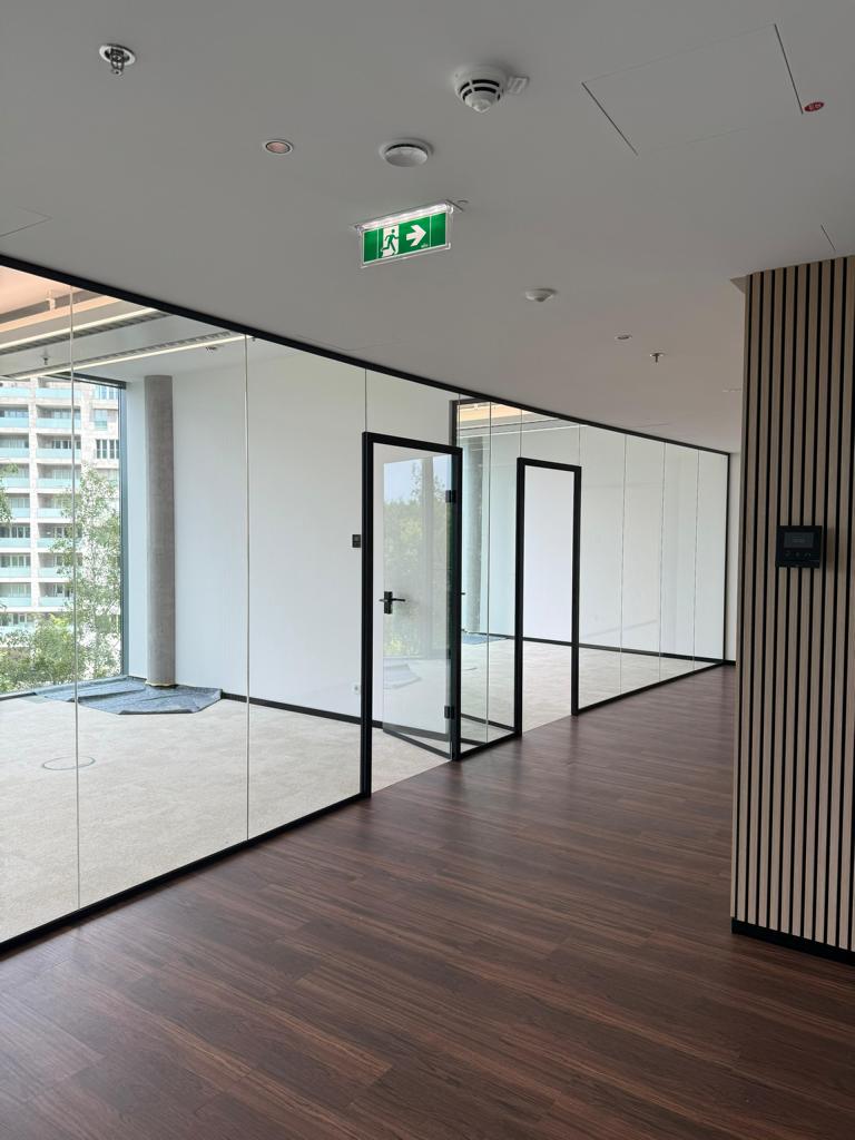 Glaslösung Das Center Berlin