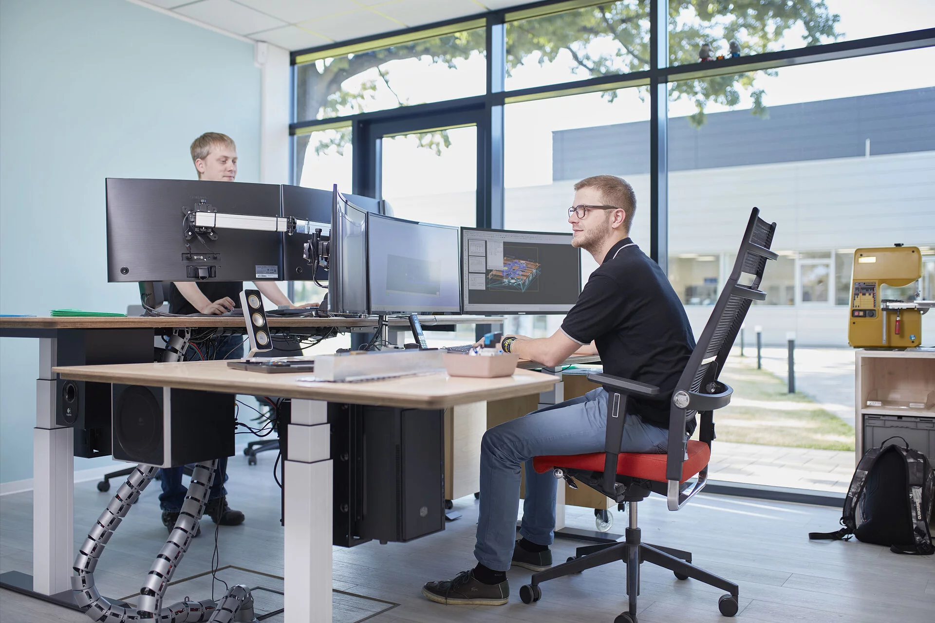 Mitarbeiter an CAD-Arbeitsplätzen