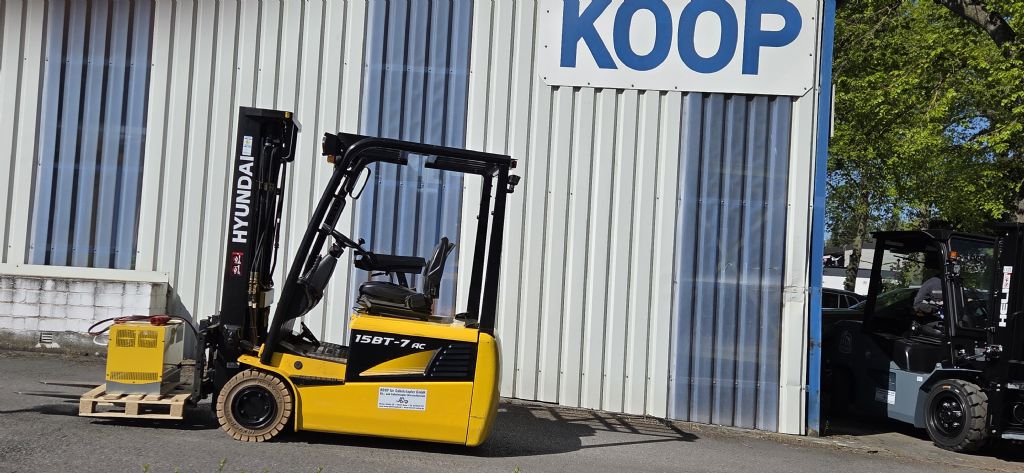 Hyundai 15BT-7 Elektro-3-Rad-Stapler