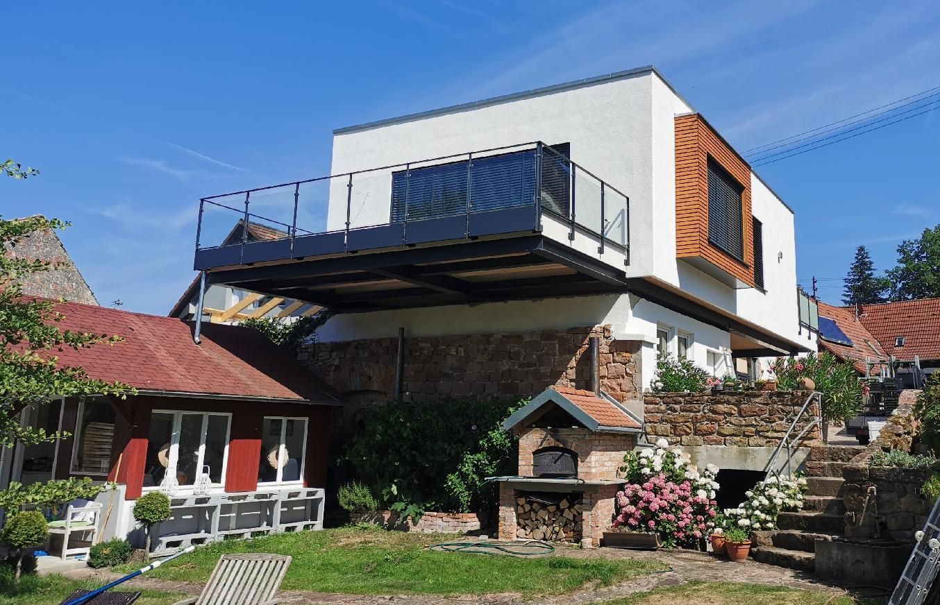 Neubau Einfamilienhaus mit Balkon