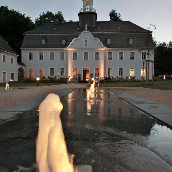 Schlosspark Rabenstein, Brunnen mit Beleuchtung