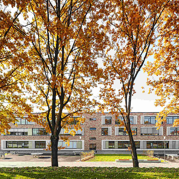 Gemeinsamer Schulhof der neuen 145. Oberschule, Dresden Pieschen