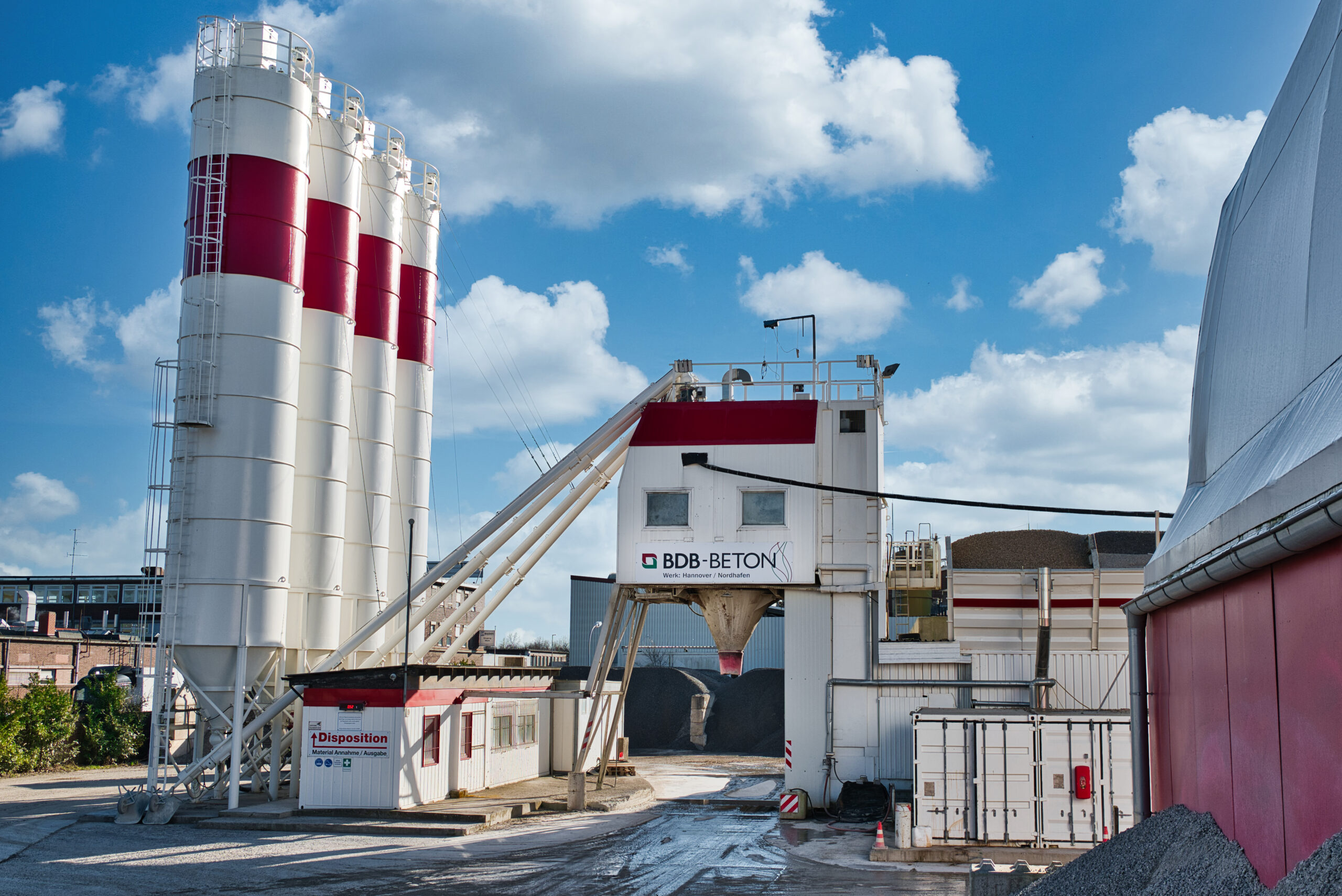 Baustofflogistik und Werksbereich