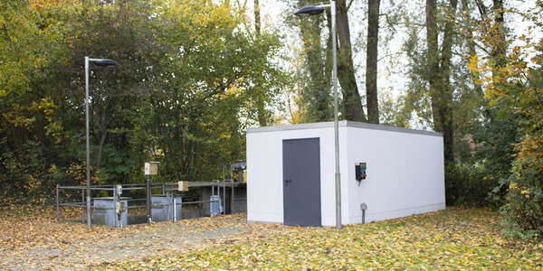Analysehaus am Ablauf einer Kläranlage