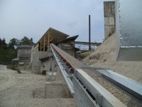 Incline belt with material