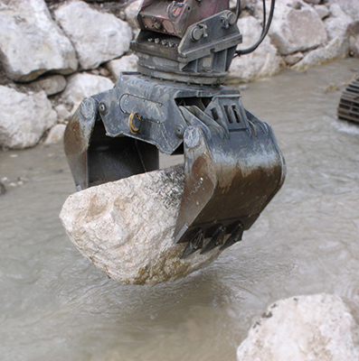Universalgreifer MP im Fluss