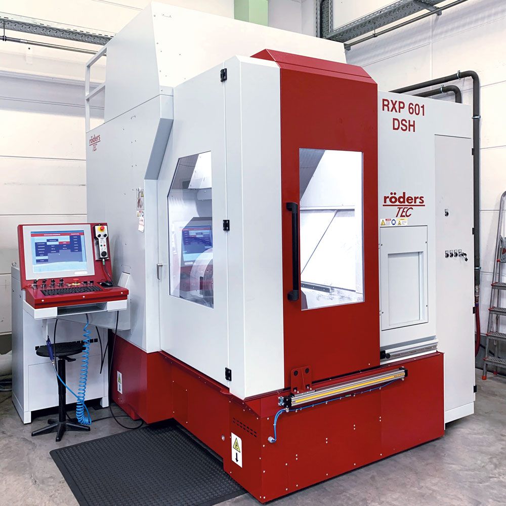 5-Achs-Fräszentrum Röders RXP 601 DSH in der Lohnfertigung