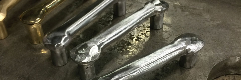 Geschmiedete Messinggriffe für Küchenmöbel