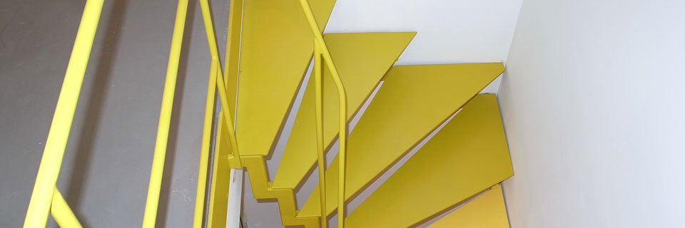 Spindeltreppe aus Flachstahl und Stahlblech
