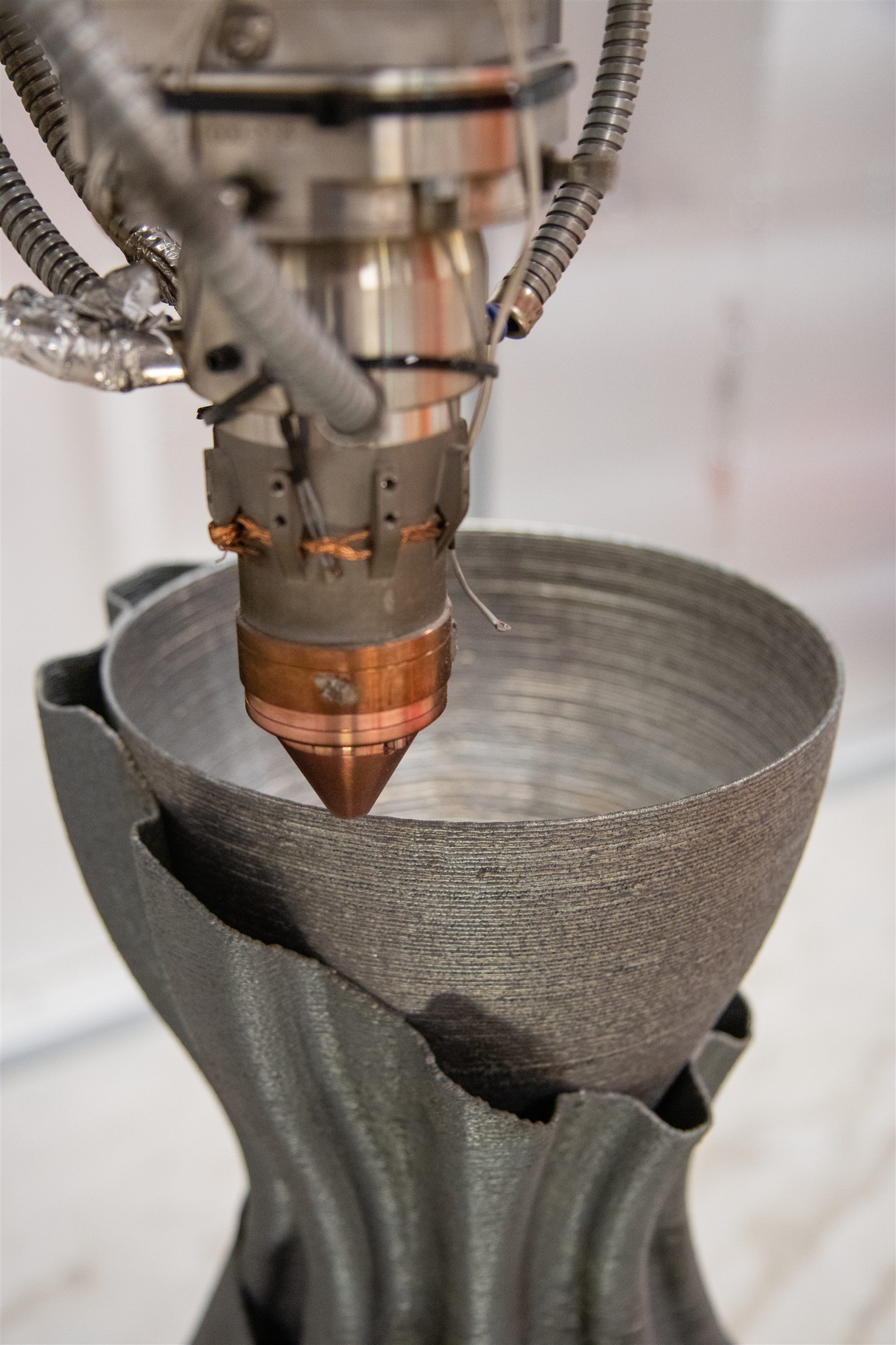 750-mm-Multimaterial-LMD-Düsendemonstrator aus Inconel 625 und Inconel 718