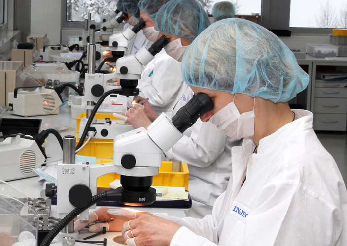 Reinraum für Reinigung, Endkontrolle und Primärverpackung