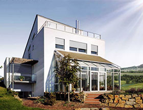 Sonnenschutz (Rollläden, Markisen, Raffstores)