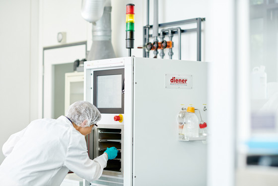 Probenhandhabung an der Plasmabehandlungsanlage