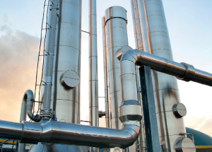 Ausschnitt einer Industrieanlage von außen