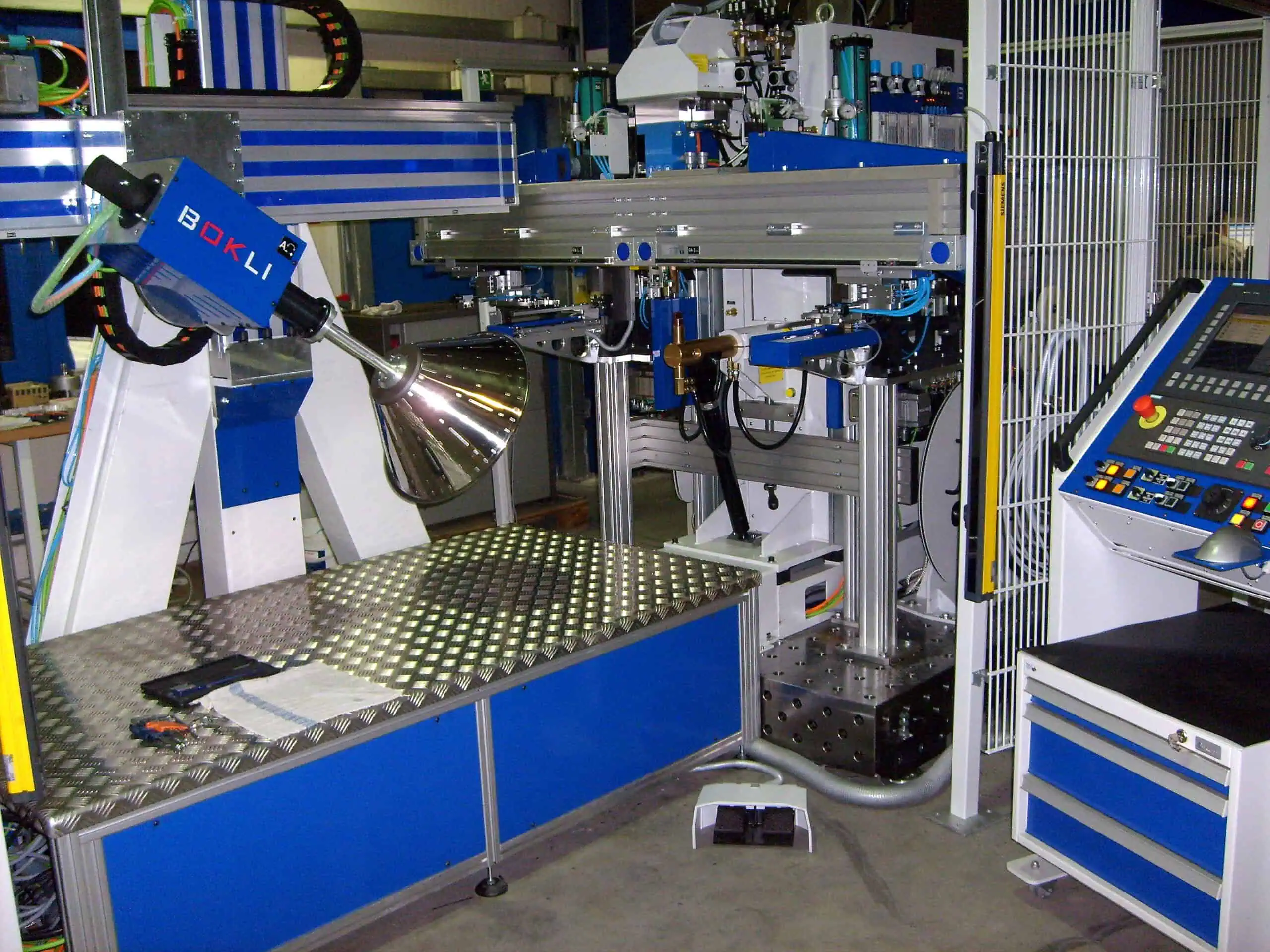 Sondermaschine für automatisierte Schweißprozesse