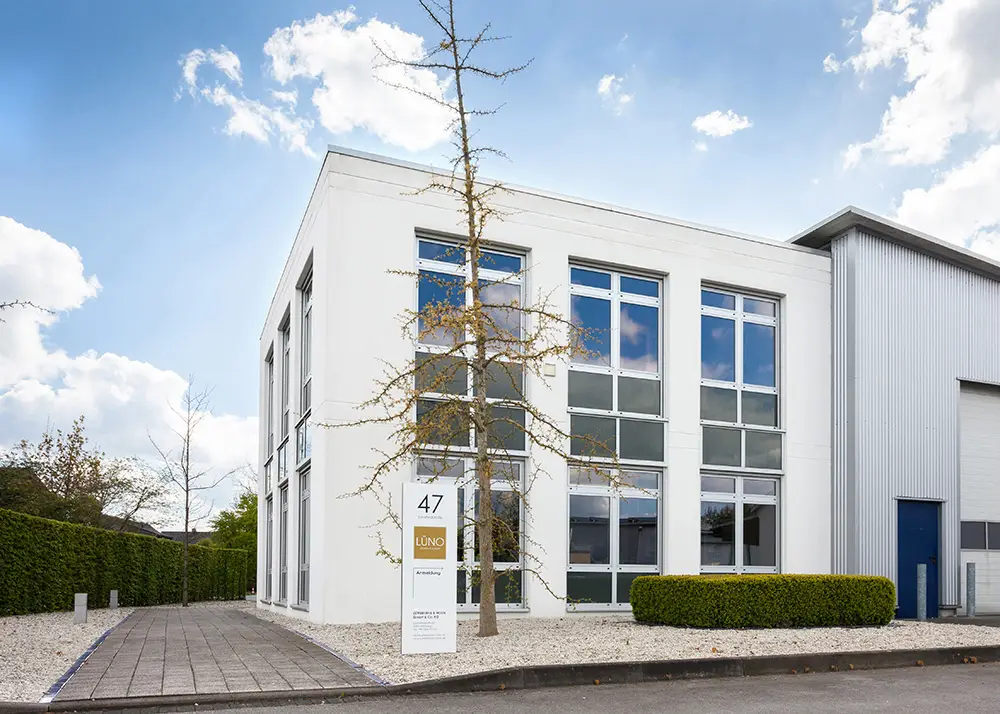 Verwaltungsgebäude mit Fertigwarenlager