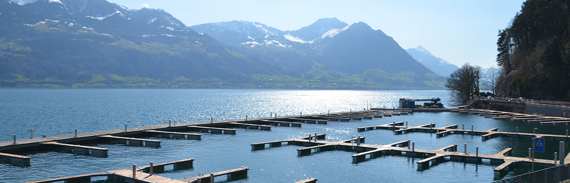 Schwimmstege und Steganlagen