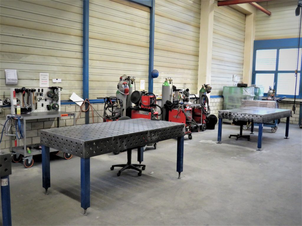 Treppenanlage (Stahlwangern feuerverzinkt, Edelstahlgeländer 1.4301)