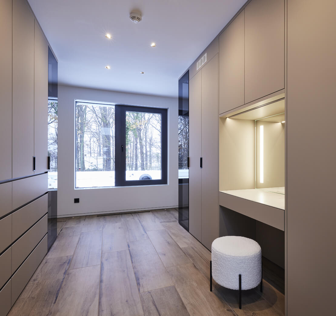 Einbauschrank (Built-in Closet)