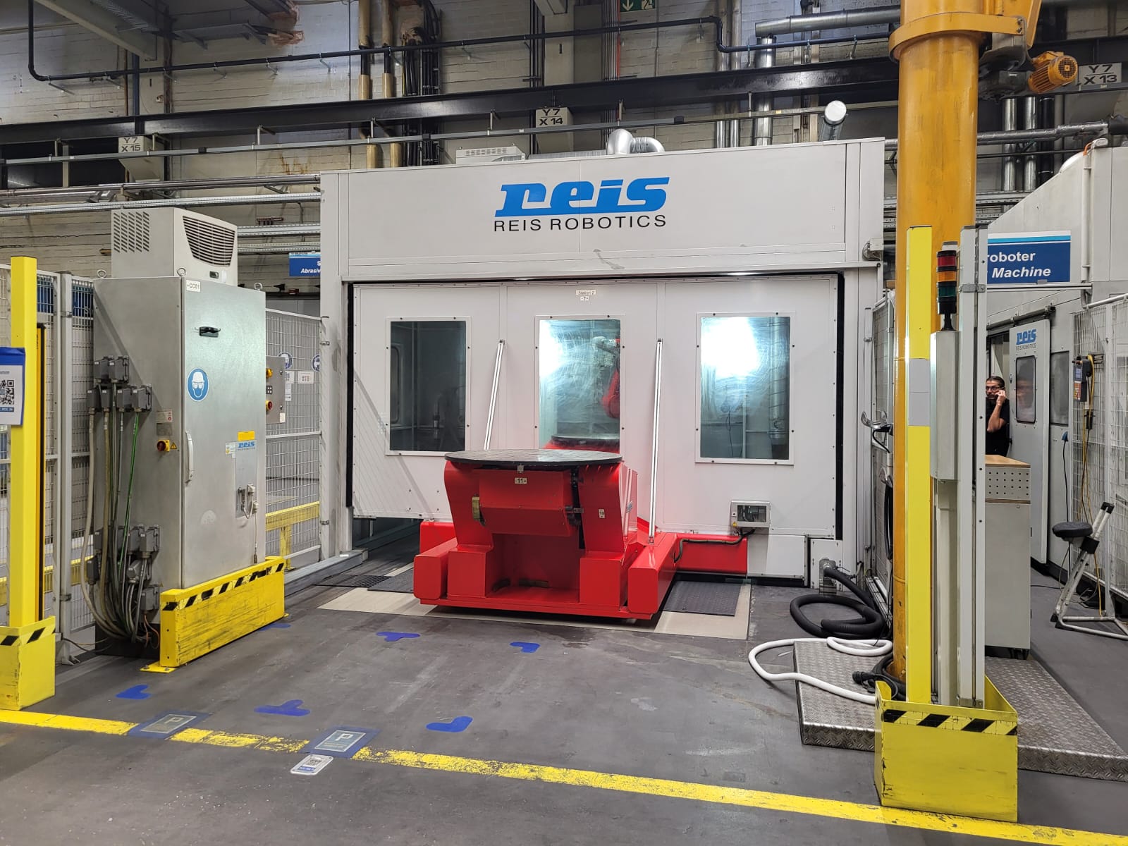 Roboterschweiß- und Putzzelle Reis RV30-26